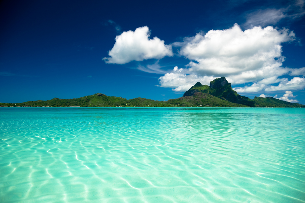 Bora Bora : Swim with Sharks, Snorkel Around Coral and Get Lost in the Serenity
