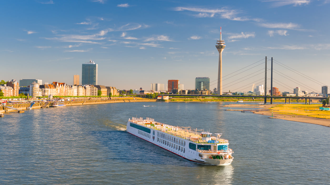 Dusseldorf : A Lucrative Old-Fashioned City Renowned for its Fashion, with a Historic Touch