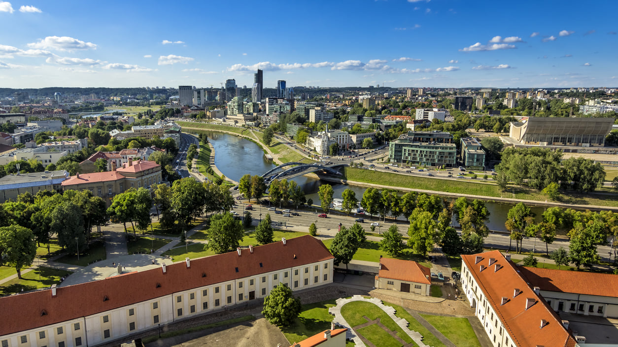 Vilnius : A Small Baroque Old Town with a Dazzling Panorama of the Baltic
