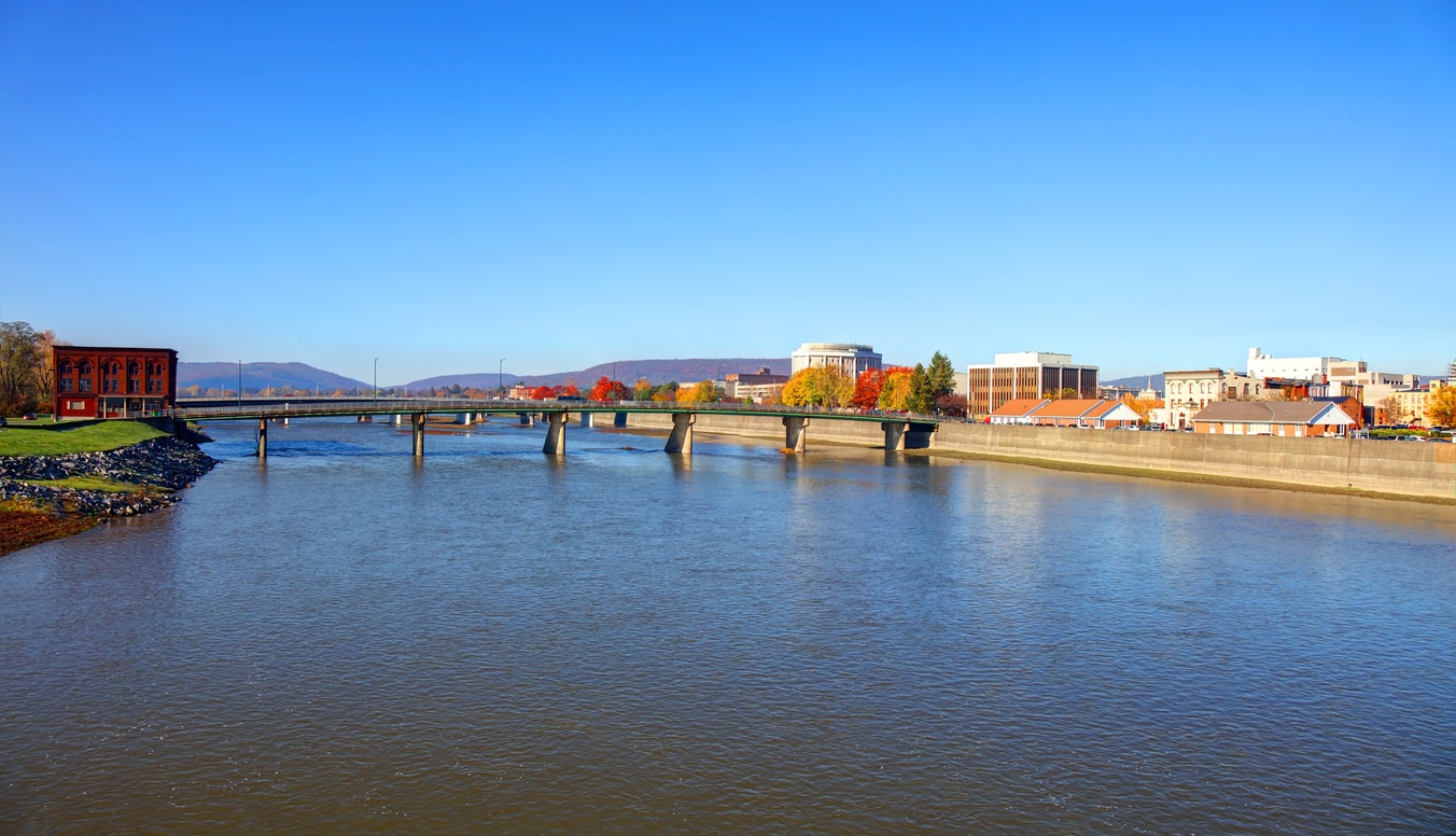 Elmira:Small Town with Beautiful Views, Literary History, and Exciting Adventure to Unearth Within the Finger Lakes